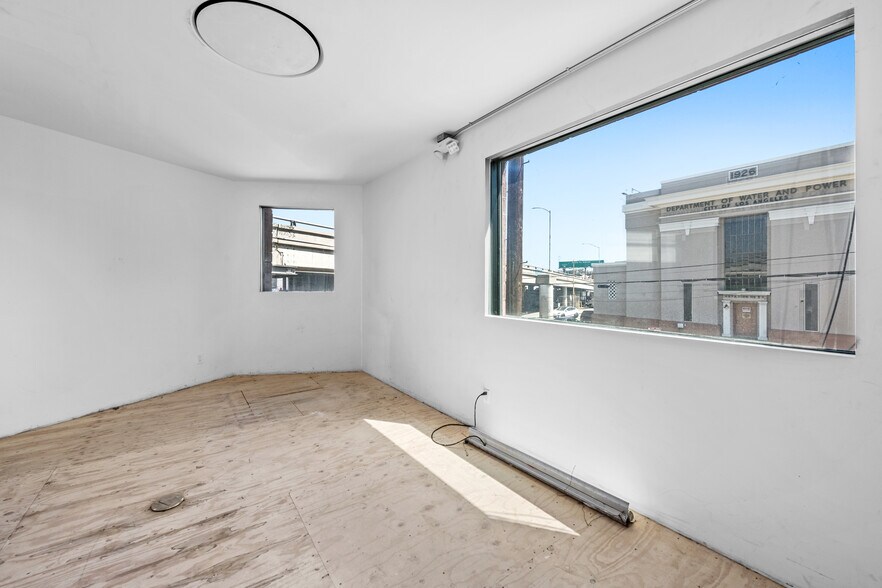 More Photos Of 1509 Mateo St, Los Angeles Office Residential For Sale