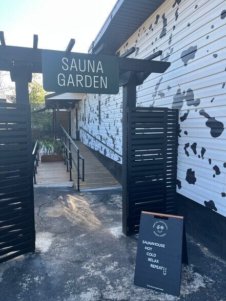 More Photos Of 1507 W North Loop Blvd, Austin Freestanding For Lease