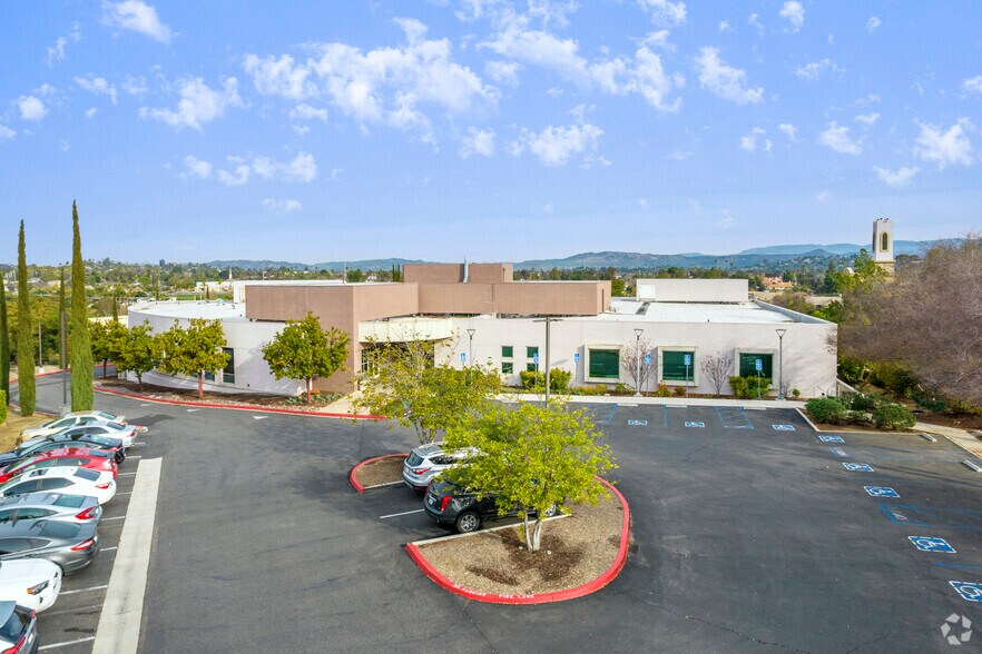 More Photos Of 625 W Citracado Pky, Escondido Medical For Lease