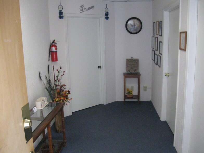 More Photos Of 6500 Boeing Dr, El Paso Office For Lease