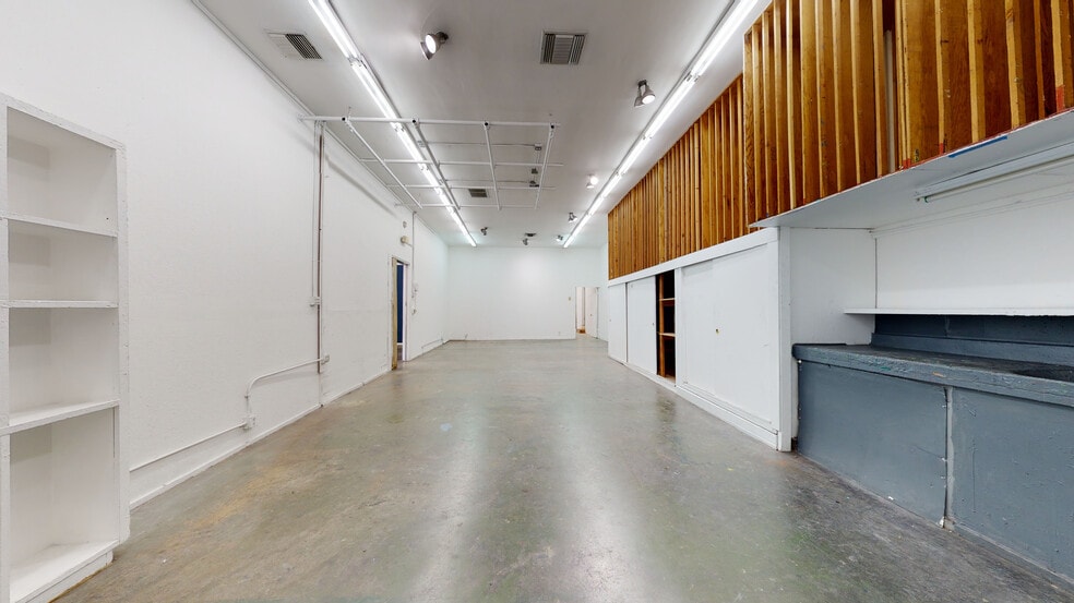 More Photos Of 13031 Montana Ave, Los Angeles Freestanding For Lease
