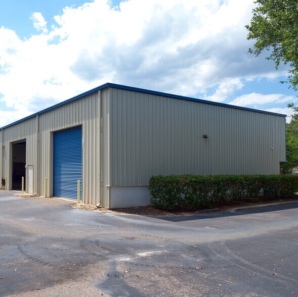 More Photos Of 402 Chairman Ct, DeBary Warehouse For Lease
