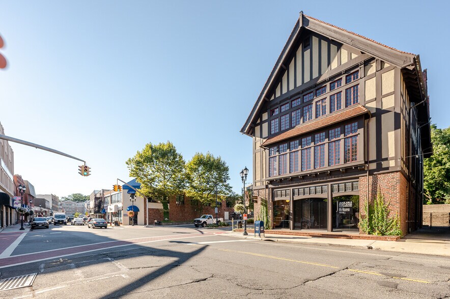 More Photos Of 51-53 Glen St, Glen Cove Office For Lease