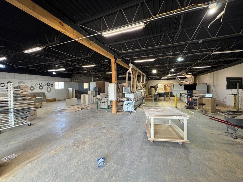 More Photos Of 121 S Jackson St, Hawkinsville Warehouse For Sale
