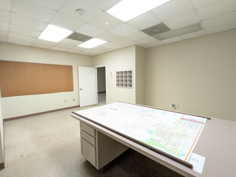 More Photos Of 6095 College St, Beaumont Office For Sale
