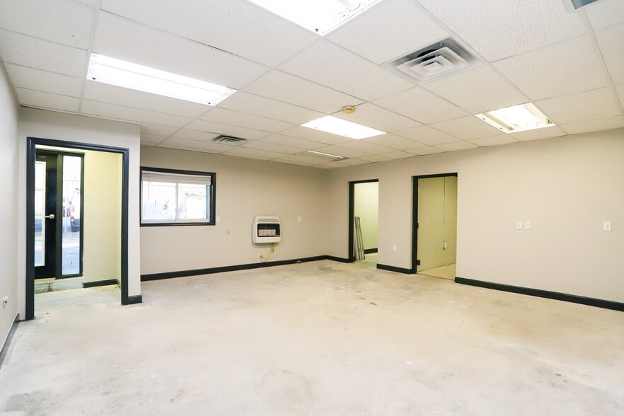 More Photos Of 1301 Fabricon Blvd, Jeffersonville Light Manufacturing For Lease