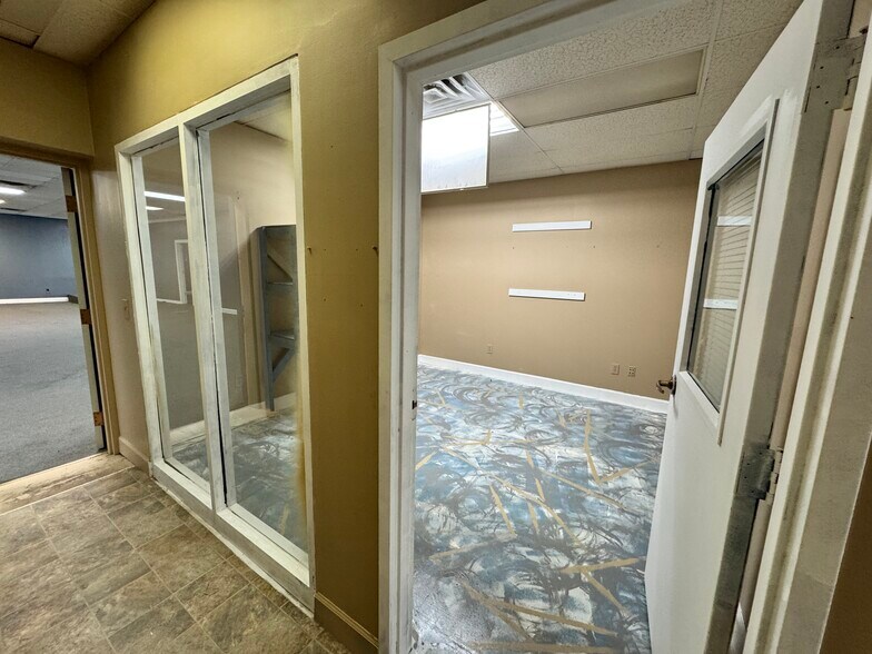 More Photos Of 421 N Gilmer Ave, Lanett General Retail For Sale