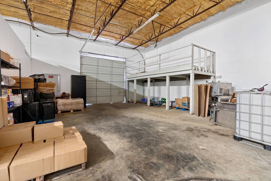 More Photos Of 414 Culebra Rd, San Antonio Light Manufacturing For Sale
