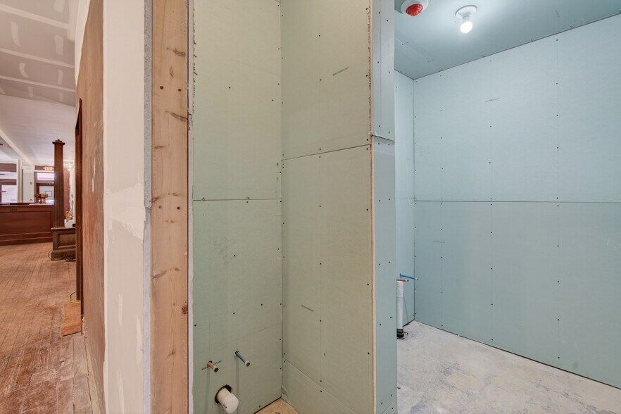 More Photos Of 316 Wall St, Kingston Storefront Retail Residential For Lease