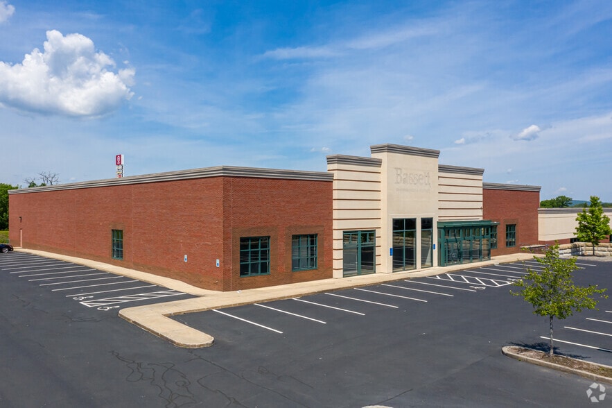 More Photos Of 703-705 Technology Center Dr, Stoughton Warehouse For Lease