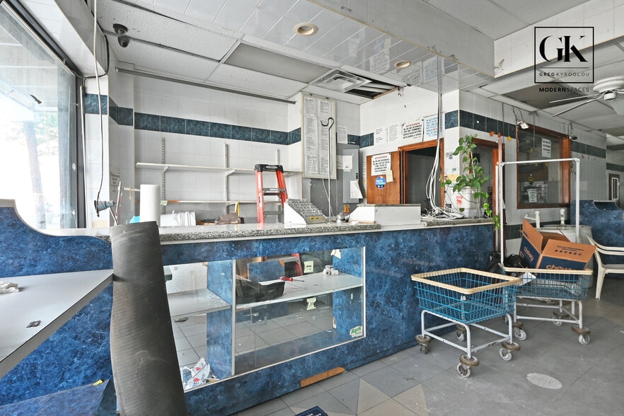More Photos Of 21-06 Newtown ave, Queens General Retail For Lease