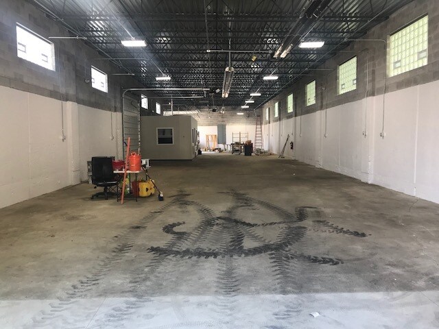 More Photos Of 5730 Brookpark Rd, Parma Warehouse For Lease