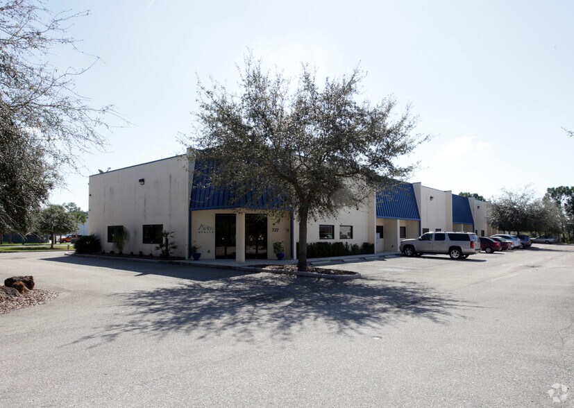 More Photos Of 723 Commerce Dr, Venice Unknown For Lease