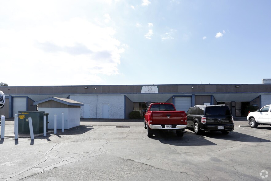 More Photos Of 9950-9960 Canoga Ave, Chatsworth Light Distribution For Lease