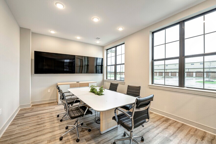 More Photos Of 10242 Greenhouse Rd, Cypress Office For Lease