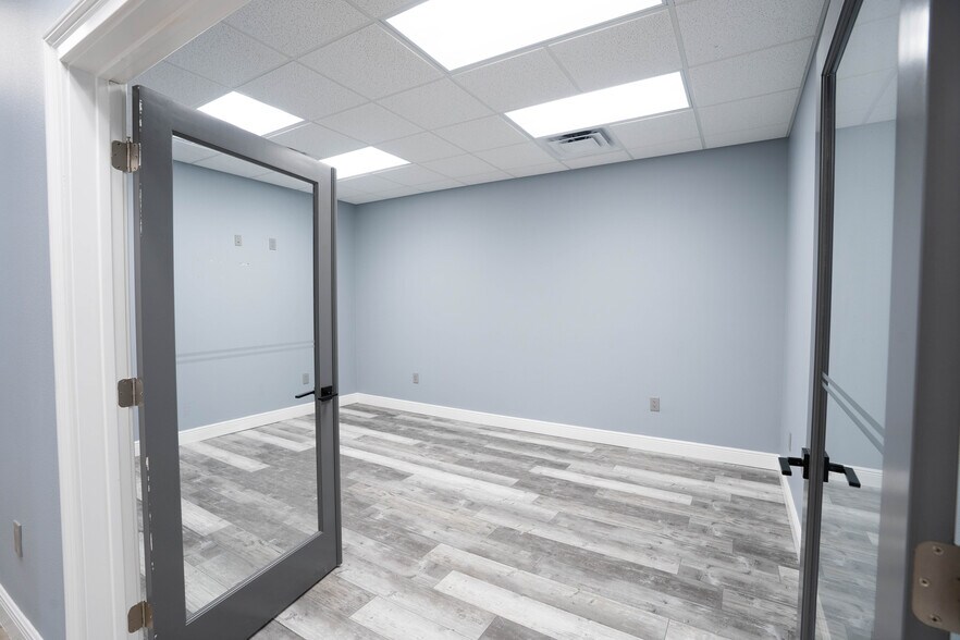 More Photos Of 440 Roberts Rd, Oldsmar Warehouse For Sale