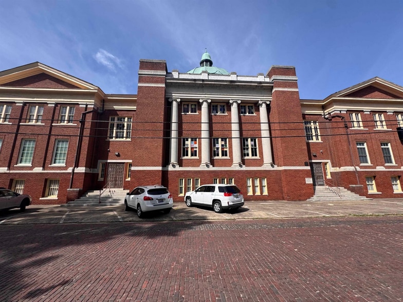 Primary Photo Of 901 Jefferson Ave, Huntington Religious Facility For Sale