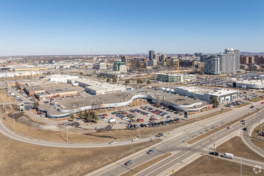 More Photos Of 2519-3300 Blvd Chomedey, Laval Warehouse For Lease