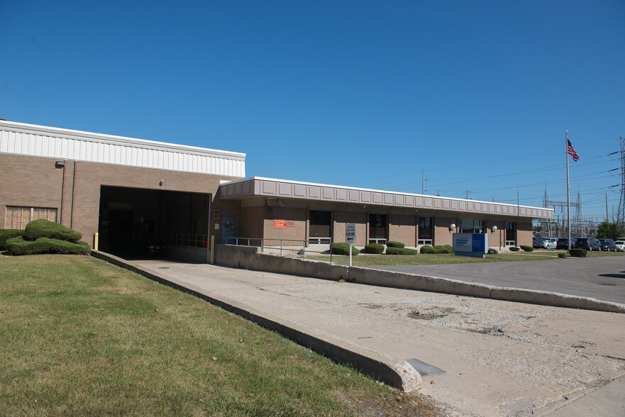 More Photos Of 5858 W 73rd St, Bedford Park Manufacturing For Lease