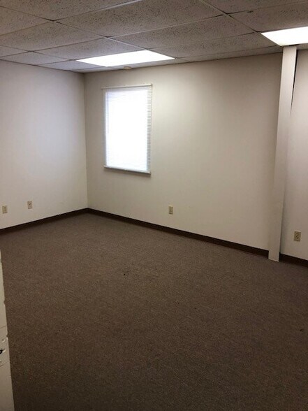 More Photos Of 6821 W 70th St, Shreveport Office For Sale