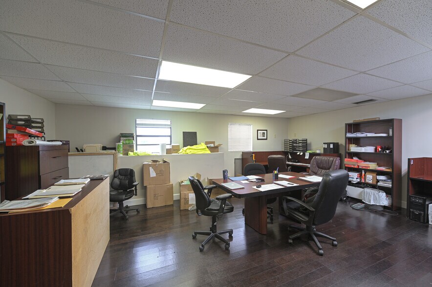 More Photos Of 13977-13981 SW 140th St, Miami Light Distribution For Sale