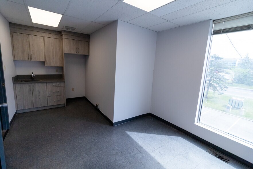 More Photos Of 3501 23rd St NE, Calgary Warehouse For Lease