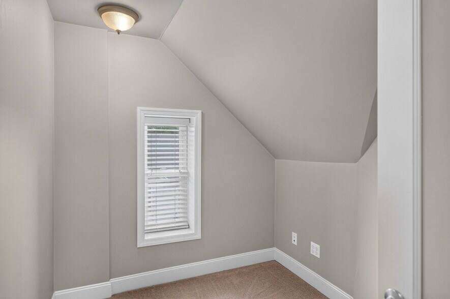 More Photos Of 330 Mahoning St, Milton Office For Sale