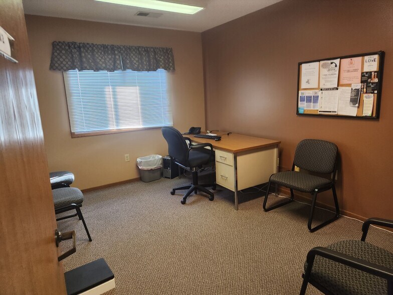 More Photos Of 1309 S Broadway St, Toledo Office For Sale