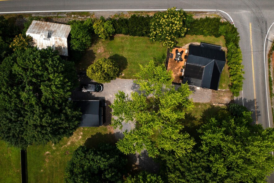Primary Photo Of 5628 S 3rd St, Hudson Specialty For Sale