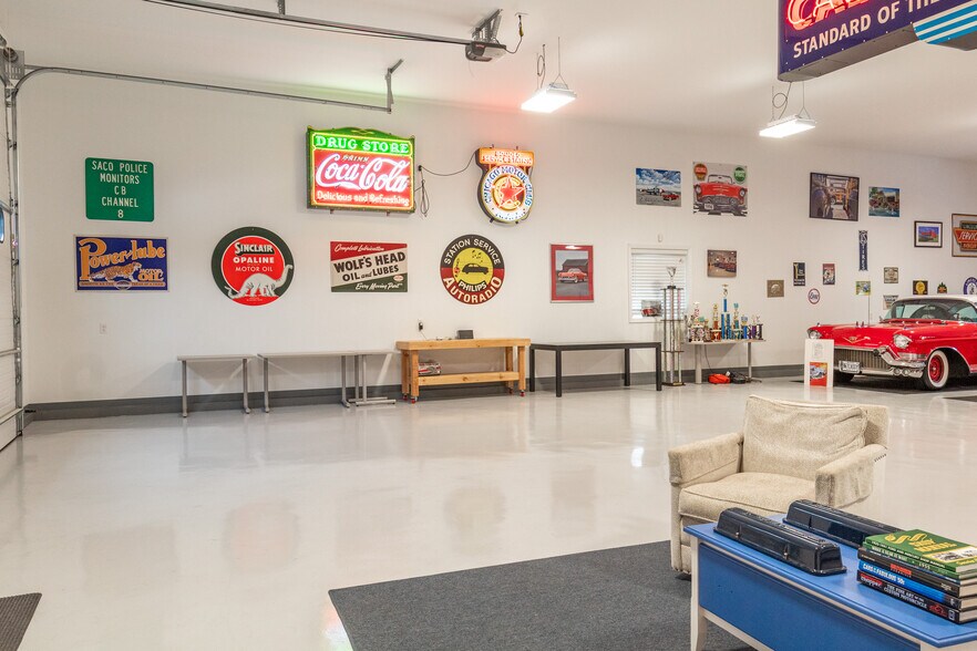 More Photos Of 24 Industrial Park Rd, Saco Warehouse For Sale