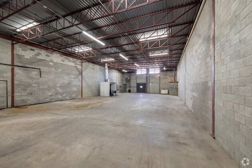 More Photos Of 3400 Boul Losch, Longueuil Unknown For Lease