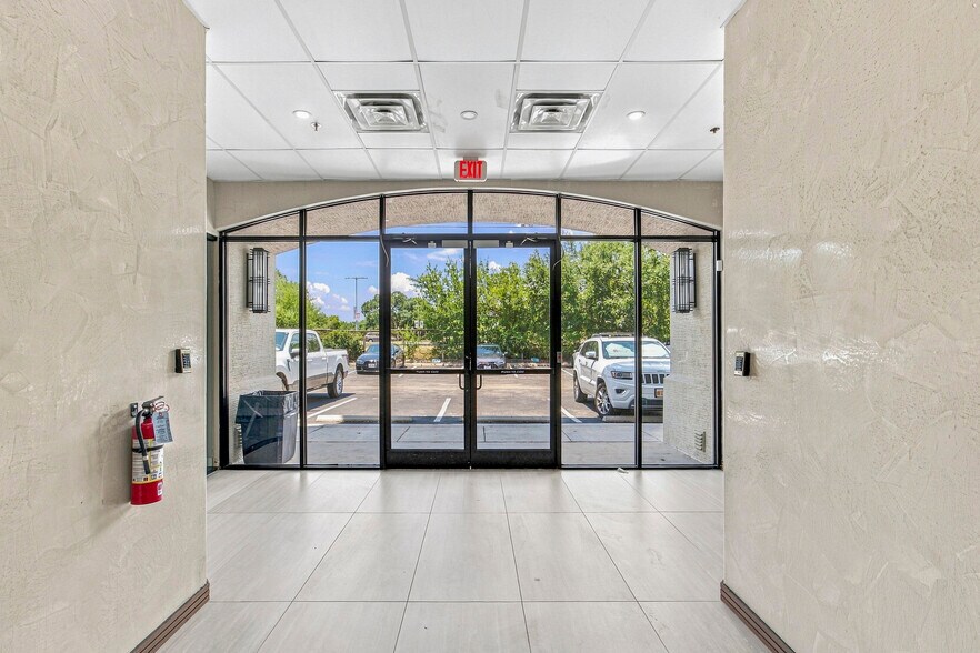 More Photos Of 2511 N Loop 1604, San Antonio Office Residential For Lease