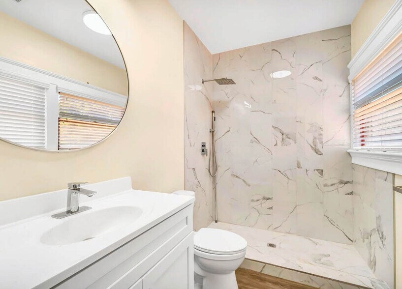 More Photos Of 1140 W 25th St, Los Angeles Multifamily For Sale