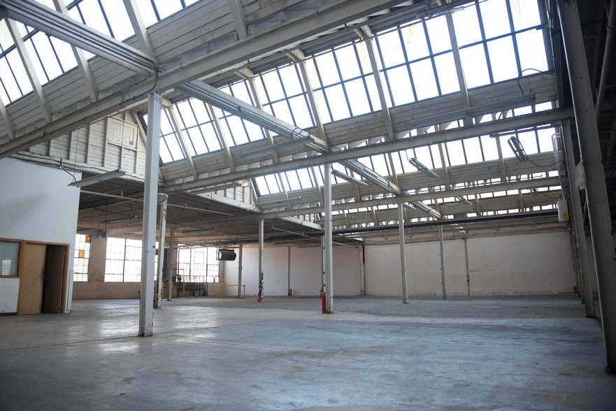 More Photos Of 3025 W 47th St, Chicago Warehouse For Lease