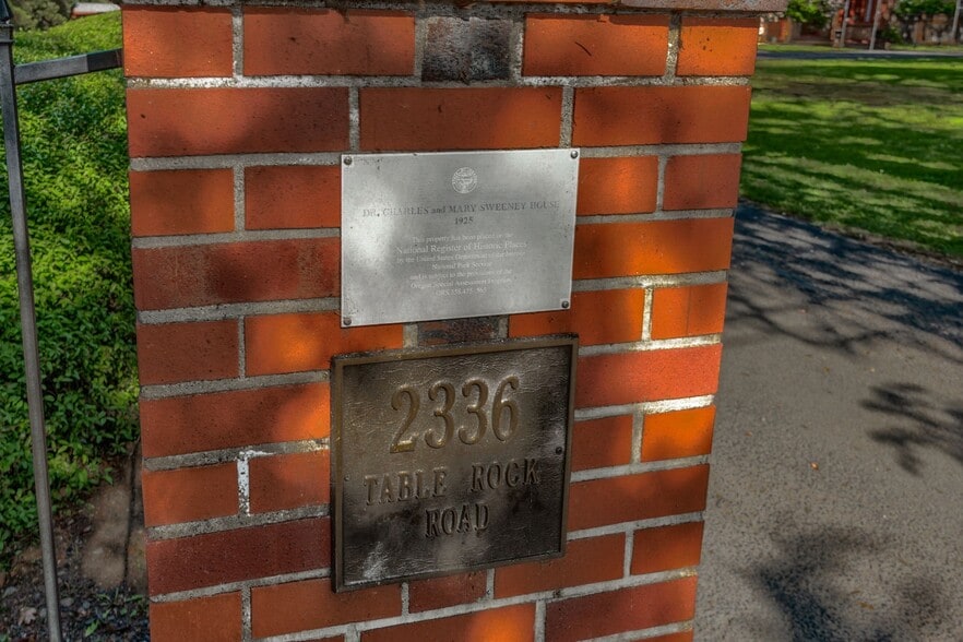 More Photos Of 2336 Table Rock Rd, Medford Freestanding For Sale