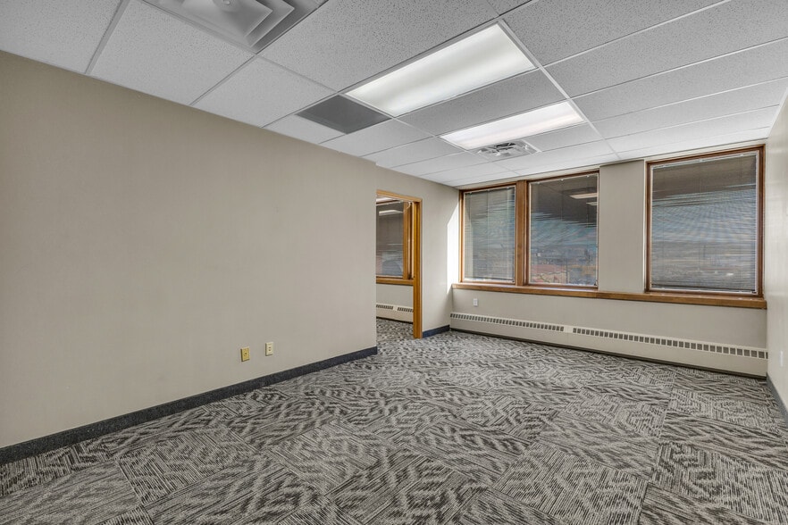 More Photos Of 2515 Foothill Blvd, Rock Springs Office For Lease