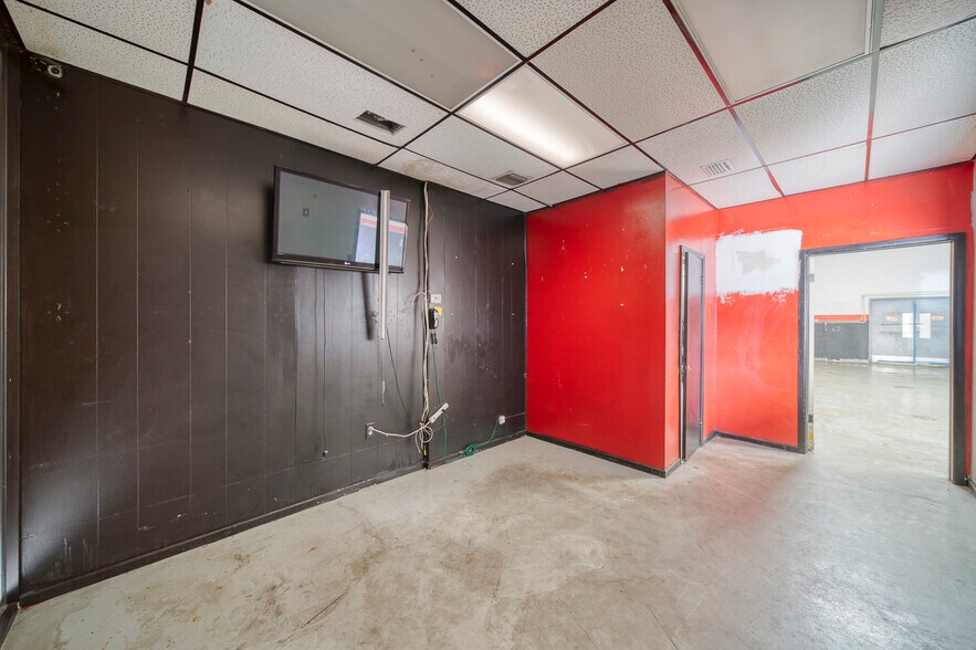 More Photos Of 10780 SW 190th St, Miami Auto Repair For Lease