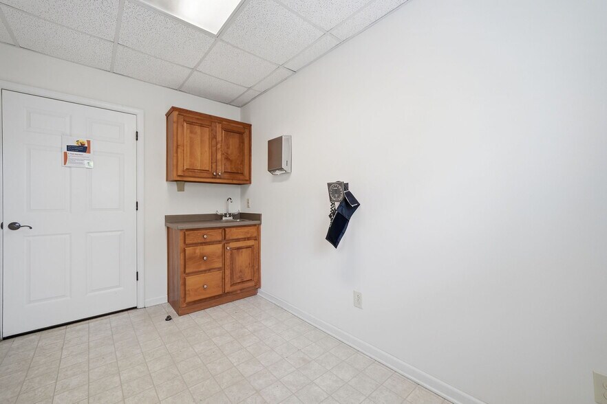 More Photos Of 70 Mountain Dr, Dahlonega Medical For Lease