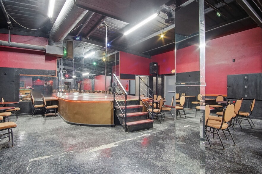 More Photos Of 1900 SE 59th Dr, Oklahoma City Bar For Sale