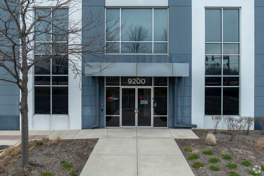 More Photos Of 9200-9260 W 55th St, McCook Warehouse For Lease