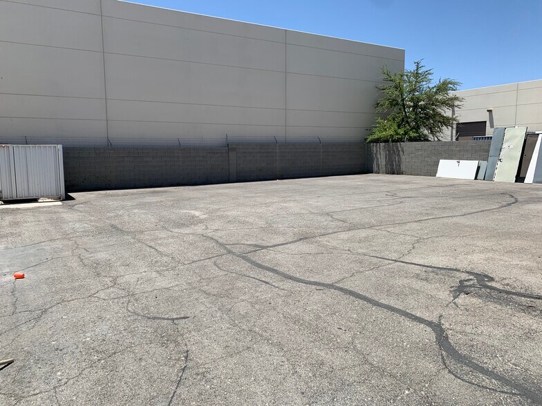 More Photos Of 4364 E Alexander Rd, Las Vegas Warehouse For Lease