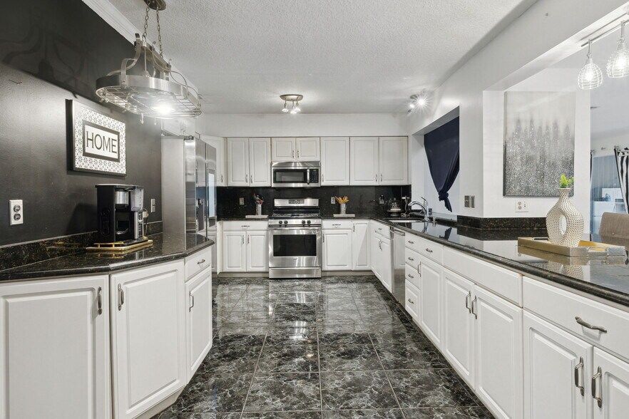 More Photos Of 8463 Beach Blvd, Jacksonville Freestanding For Lease