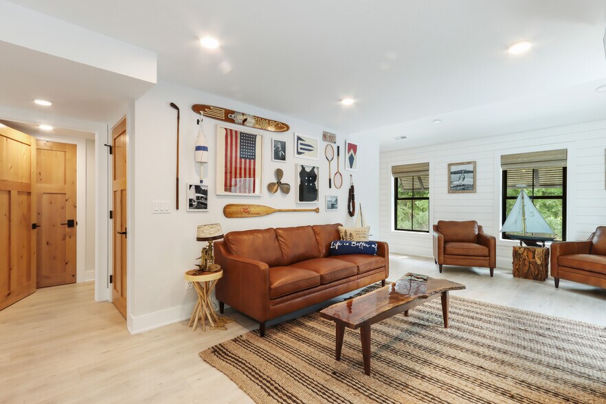 More Photos Of W4724 S Lakeshore Dr, Fontana-on-Geneva Lake Storefront For Sale