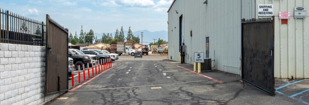 More Photos Of 924 W Rialto Ave, Rialto Warehouse For Lease