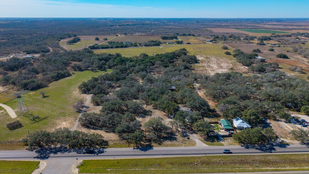More Photos Of 5683 US Highway 181 N, Floresville Office For Sale