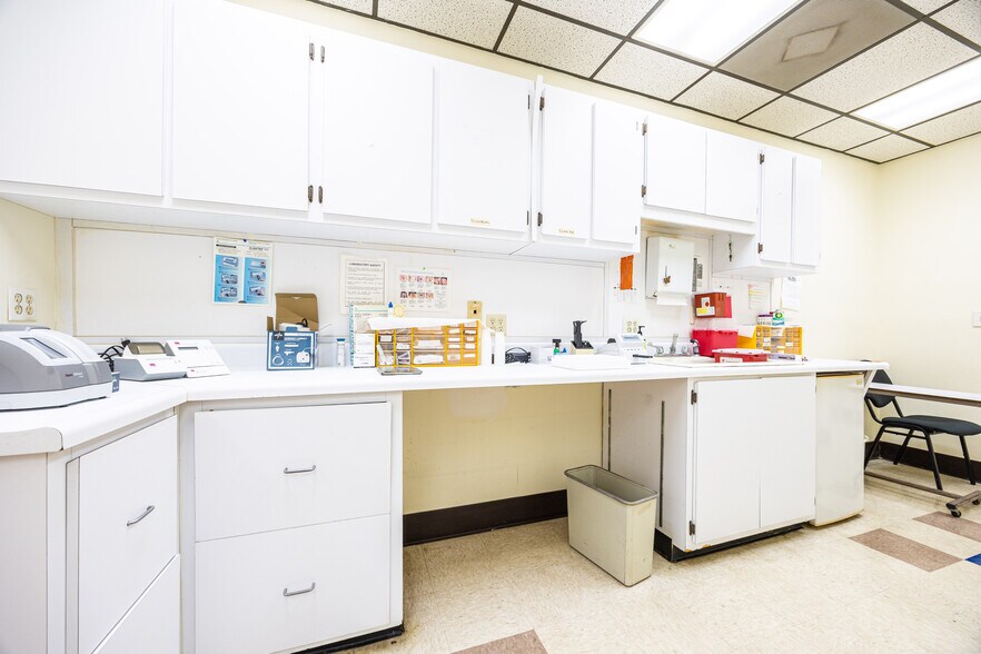 More Photos Of 1226 SW Main Blvd, Lake City Medical For Sale