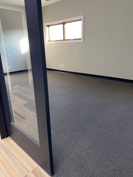 More Photos Of 6201 S 58th St, Lincoln Office For Lease