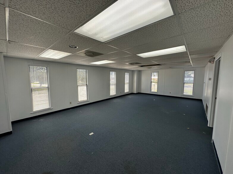 More Photos Of 1620 Dean Forest Rd, Savannah Flex For Lease