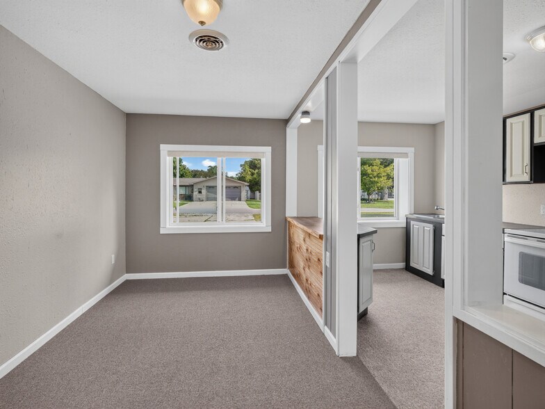 More Photos Of 200 S 4th St, Kawkawlin Assisted Living For Sale