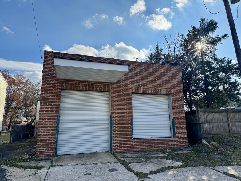 More Photos Of 292 E Smith St, Woodbridge Warehouse For Sale